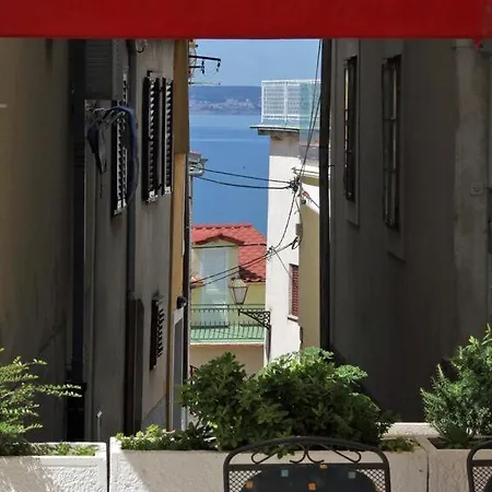 Marine Apps Apartman *